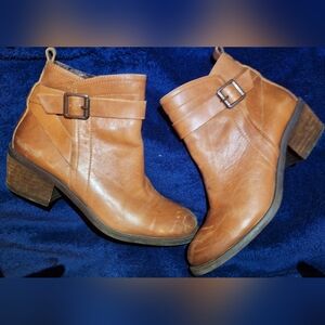 Vince Camuto brown leather booties size 7 women's